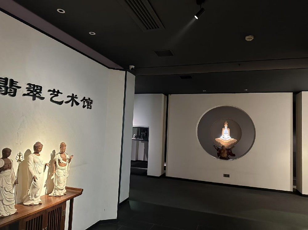 走进李章林翡翠艺术馆：感受翡翠艺术的独特魅力